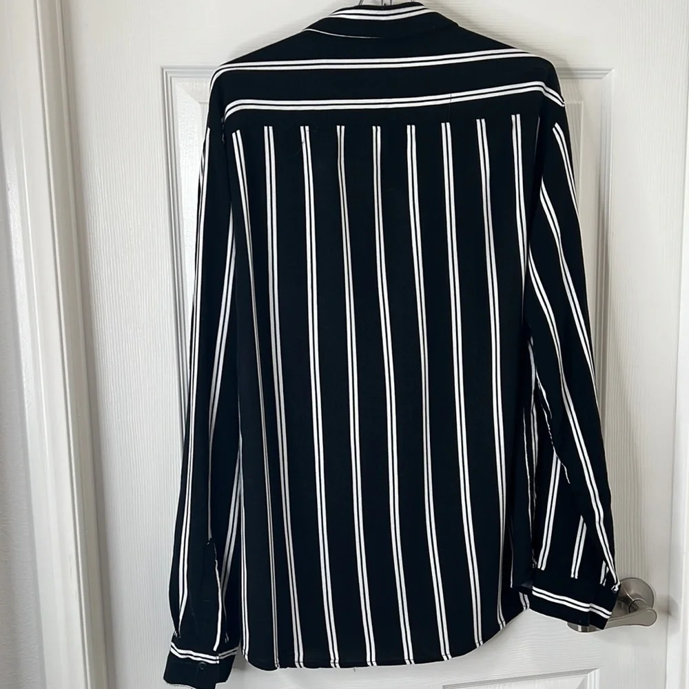 Forever 21 Men’s Long Sleeve Black and White Button Down Blouse. Size Large - Picture 2 of 9